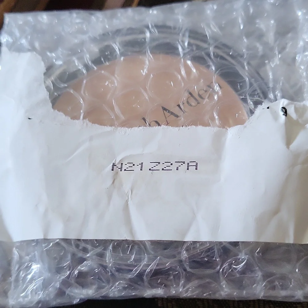 Elizabeth arden One  finish sponge on cream ecru 35 oz will send sponge @25 Each